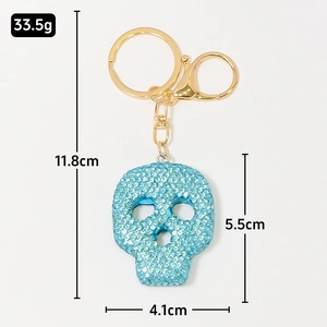 Vue détaillée du porte-clés crâne à paillettes, mesurant 11,8 cm de long et pesant 33,5 g