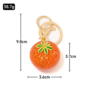 Dettaglio del portachiavi a forma di arancia con strass e misure del prodotto