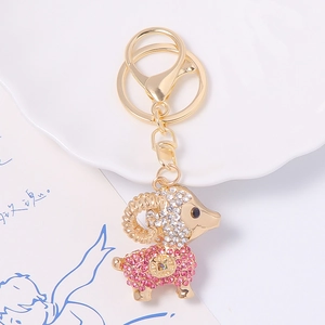 Porte-clés chèvre étincelant avec strass roses et finition en métal doré élégant