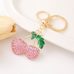 Portachiavi ciliegia con strass rosa in lega dorata e dettaglio foglia in smalto
