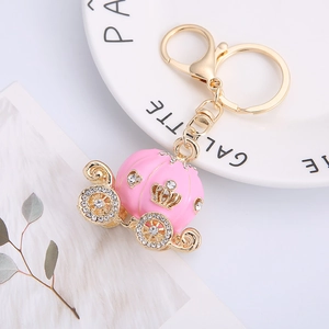 Porte-clés carrosse citrouille rose avec cristaux et fermoir mousqueton doré