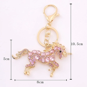 Dimensions détaillées du porte-clés licorne en cristal rose avec finition dorée