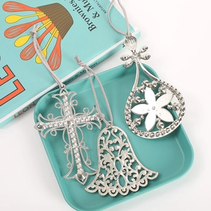 Juego de 3 adornos navideños de aleación de zinc con diamantes y colgantes de cruz y campana