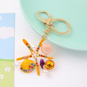 Détails d'un porte-clés étoile de mer coloré avec strass brillants et perles fantaisie