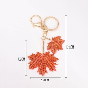 Porte-clés feuille d'érable doré avec strass orange et dimensions de 12,8 cm de long