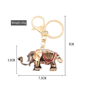 Portachiavi elefante dorato con smalto marrone e cristalli, misura 7,3 cm x 3,9 cm