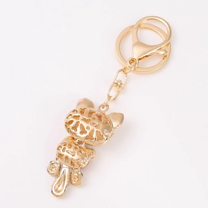 Kreativer Metall-Glückskatze-Schlüsselanhänger in Gold mit rosa Akzenten am Ohr
