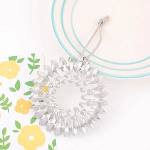 Pendentif tournesol en alliage de zinc argenté avec strass et cordelette grise