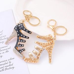 Eleganti portachiavi a scarpa con tacco alto e strass di cristallo nero e oro set da due