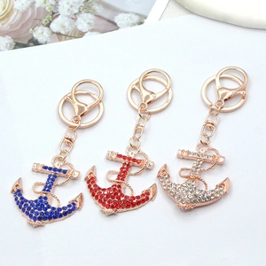 Porte-clés ancre en cristal étincelant en rouge, bleu et blanc avec finition or rose