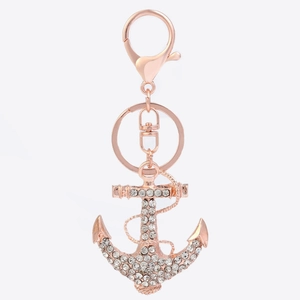 Porte-clés ancre en or rose avec cristaux étincelants et fermoir mousqueton sur blanc