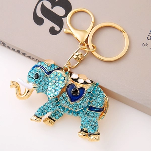 Olifant sleutelhanger met blauwe rhenstenen en hart-emaille op goudkleurig metaalwerk