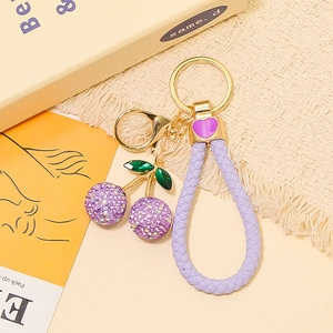 Portachiavi con Ciliegia e Strass di Lusso Con Cordino Intrecciato Ciondolo Cuore Ornamento per Borsa Regalo Gioielli