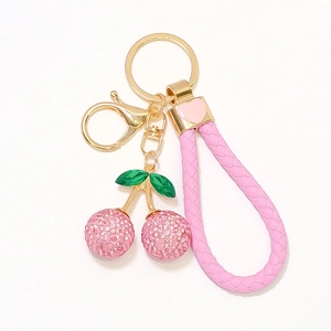 Portachiavi ciliegia con strass rosa, cinturino in pelle e metallo dorato