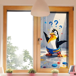 Vue détaillée d'un sticker mural pingouin avec bouée de sauvetage sur une vitre de fenêtre