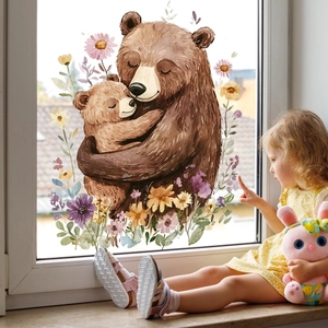 Creatieve aquarel raamsticker met beren en bloemen in een gezellige huiselijke scène met kind