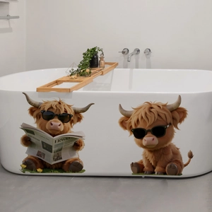 Détail de stickers imperméables vache d'Écosse avec lunettes sur une baignoire blanche