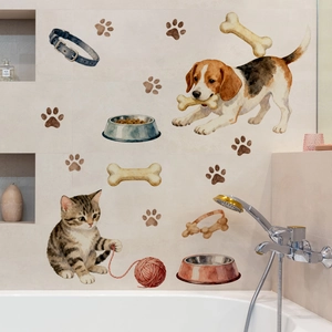 Stickers muraux animaux aquarelle avec beagle, chat et empreintes sur carrelage de bain