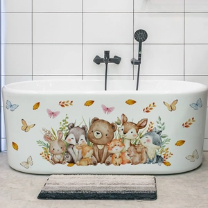 Stickers muraux animaux de la forêt avec ours et cerfs sur une baignoire blanche