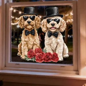 Detail von Valentinstags-Fensteraufklebern mit zwei Hunden und roten Rosen auf Glas