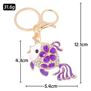 Porte-clés poisson doré avec pierres violettes et strass brillants pour sacs à main
