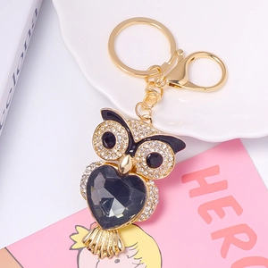 Porte-clés hibou avec finition dorée, cristal de cœur noir et fermoir mousqueton