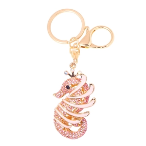 Porte-clés hippocampe en strass rose avec alliage doré et détails en émail délicat
