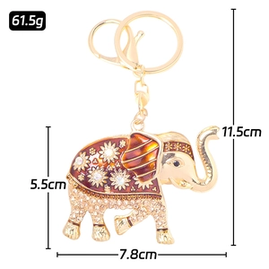 Luxuriöser Elefanten-Schlüsselanhänger mit Emaille und Strass auf weißem Hintergrund