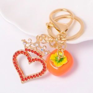 Edler Gold-Schlüsselanhänger mit rotem Strass-Herz, Krone und orangem Persimone-Anhänger