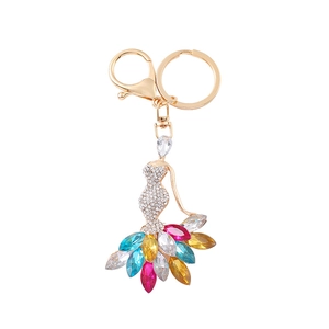 Porte-clés sirène avec strass en cristal et queue en pierres colorées fini doré