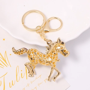 Porte-clés cheval doré ajouré avec fermoir mousqueton et finition en métal poli brillant