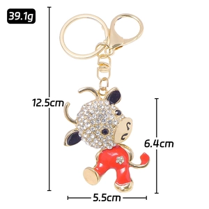 Luxury rhinestone ox keychain in gold alloy with red enamel and dimensions 12.5cm