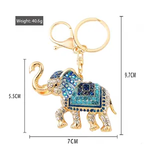 Eleganter Elefant-Schlüsselanhänger mit blauen Strasssteinen und Goldbeschichtung