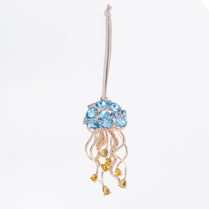 Pendentif méduse en cristal élégant avec gemmes bleues et pompons or rose pour Noël