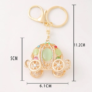 Goldener Kürbiswagen-Schlüsselanhänger mit Katzenaugenstein und Strass, 11,2 cm