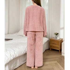 Ensemble pyjama en polaire rose pour femme avec haut à manches longues et pantalon chaud