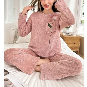 Pyjama femme en polaire rose à fleurs avec haut à manches longues et pantalon chaud