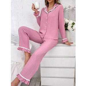 Pigiama a righe rosa da donna con volant, maglia a maniche lunghe e pantaloni lunghi