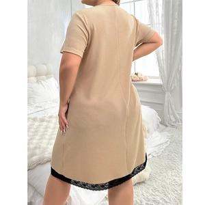 Camicia da notte taglie forti albicocca in maglia a coste con bordo in pizzo nero sottile