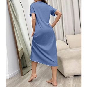 Nuisette midi bleue à manches courtes pour femmes avec bordure ondulée blanche