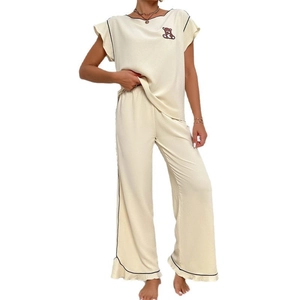 Set pigiama da donna crema con stampa orso, top a maniche corte e pantaloni larghi
