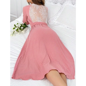 Robe de chambre rose à manches longues avec détail en dentelle au dos et maille côtelée