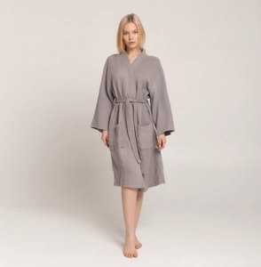 Close-up of grey double-layer cotton crepe bathrobe featuring pocket and tie waist belt