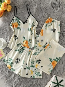 Ensemble pyjama 3 pièces en satin à fleurs avec caraco, pantalon et short d'été