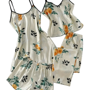 Ensemble de pyjama 4 pièces en soie florale pour femme avec caraco, short et pantalon crème