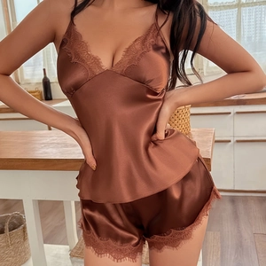 Ensemble de Pyjama Sexy en Satin pour Femmes Bordure en Dentelle Col en V Top And Bottom Vêtements de Nuit Confortables Sans Manches Lingerie Effet Soie