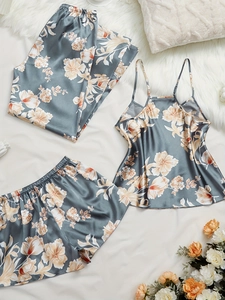 Vue à plat d'un ensemble pyjama 3 pièces en satin soyeux avec imprimé floral orange