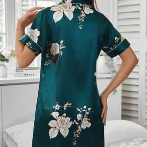 Chemise de nuit en satin vert foncé pour femme avec imprimé floral et col officier