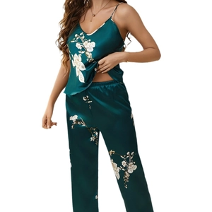 Zweiteiliges dunkelgrünes Satin-Pyjama-Set mit Blumenmuster, Camisole und Hose