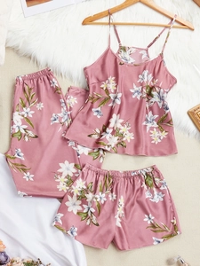 Détails de l'ensemble pyjama floral trois pièces avec caraco et short en soie glacée